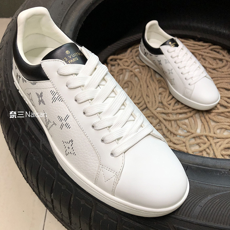 ▶ LUXEMBOURG Sneakers, photo 1