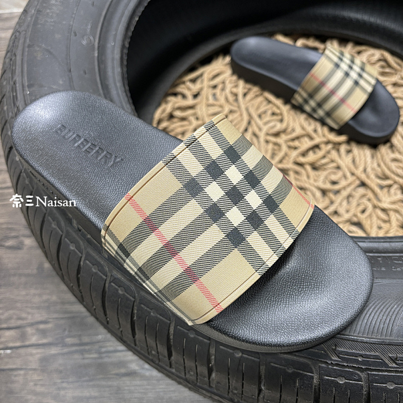 ▶ Burberry Slides, photo 1