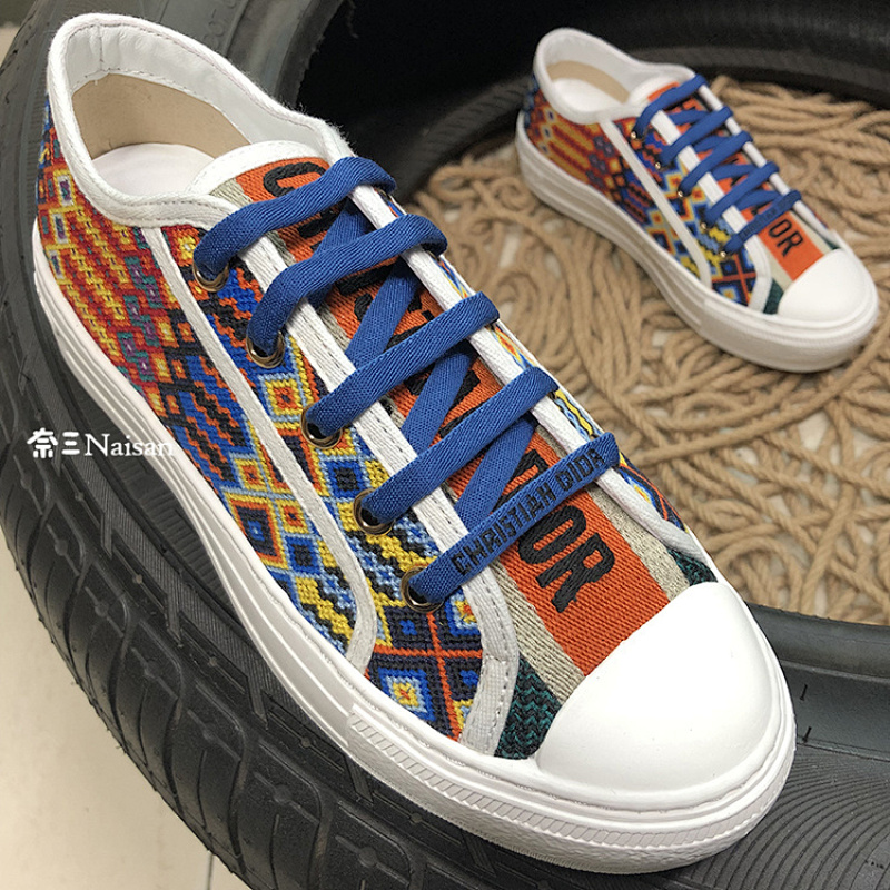 ▶ Walk'N Low Top Sneaker, photo 1