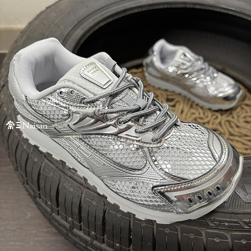 ▶ Orbit Sneaker, photo 1