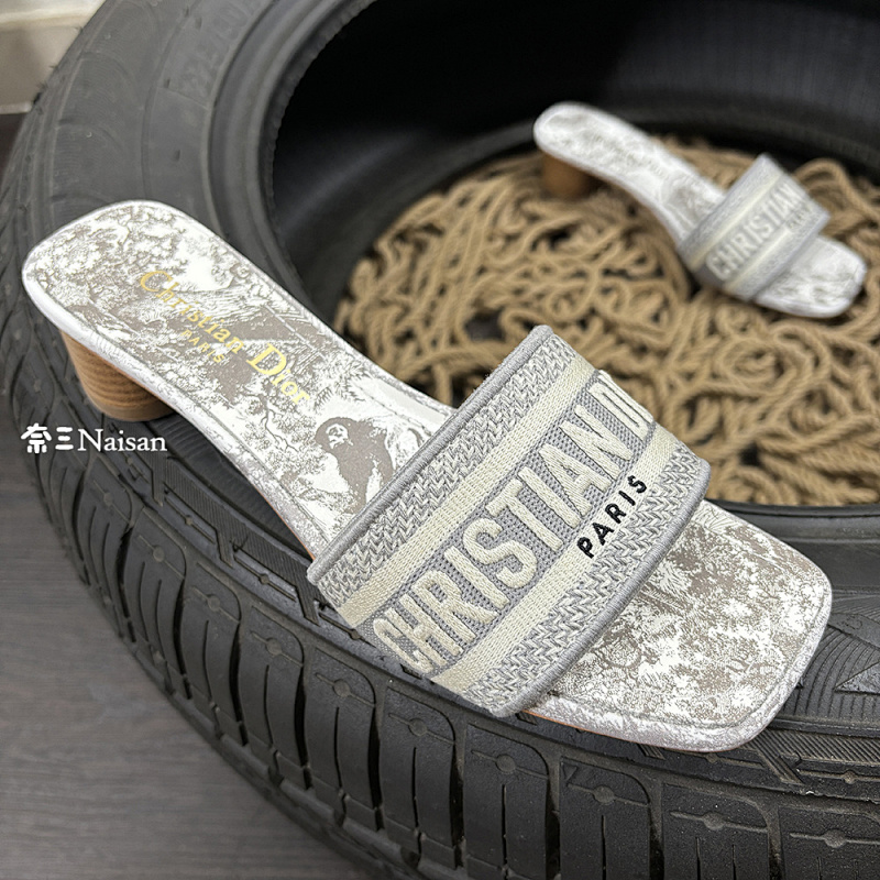 ▶ Dway Heeled Slide, photo 1