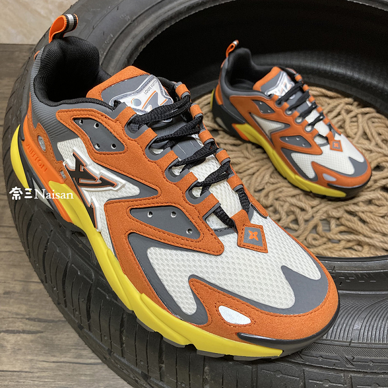 ▶ LV RUNNER, photo 1