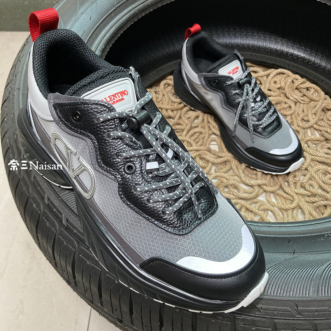 ▶ VT Sneakers, photo 1