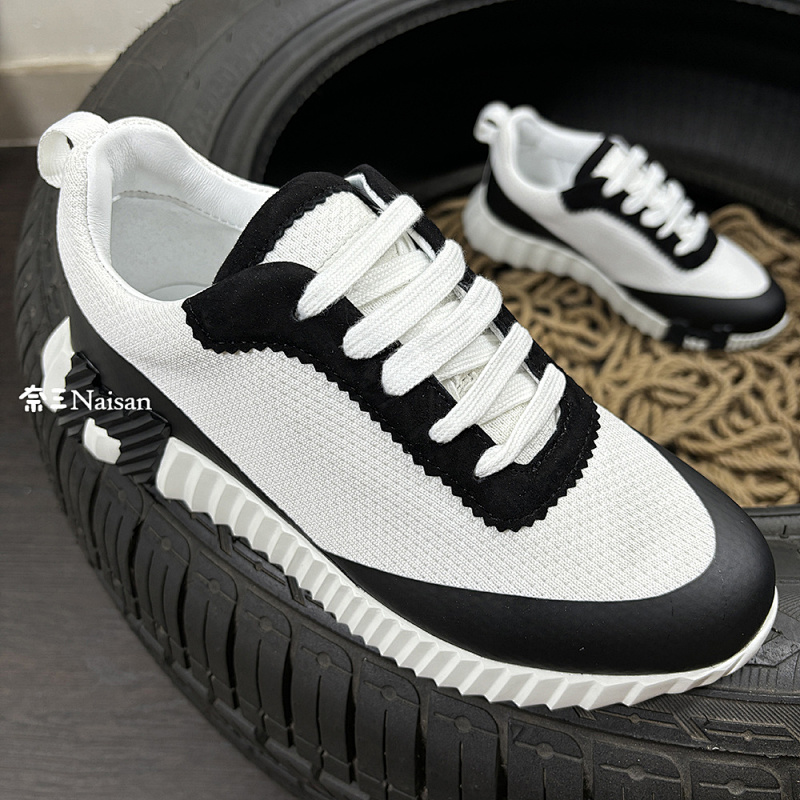 ▶ Bouncing Sneaker, photo 1