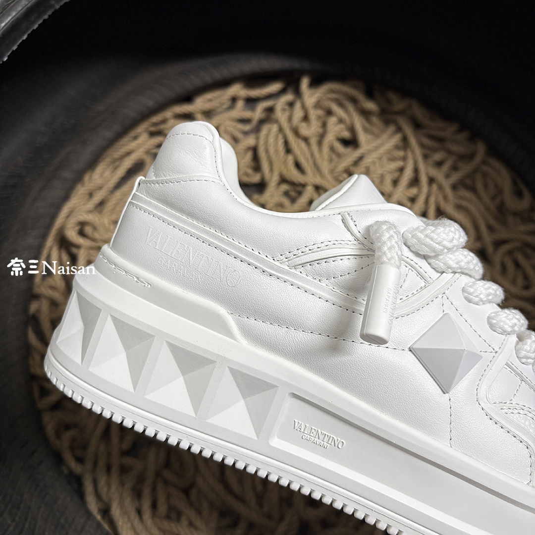 On Running ONE STUD XL NAPPA LEATHER LOW-TOP - Image 13