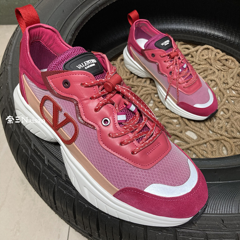 ▶ VT Sneakers