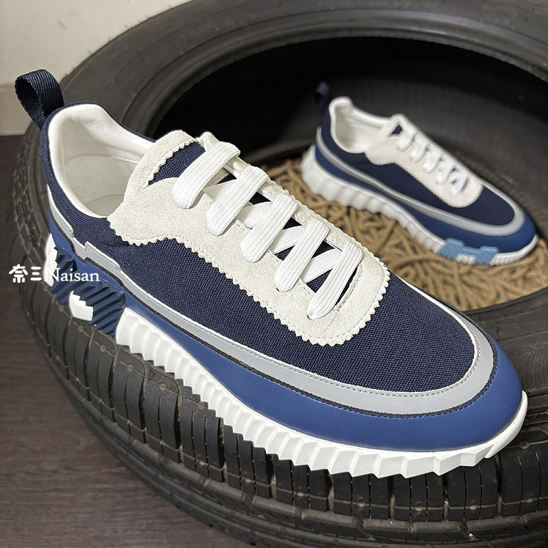 ▶ Bouncing Sneaker, photo 1