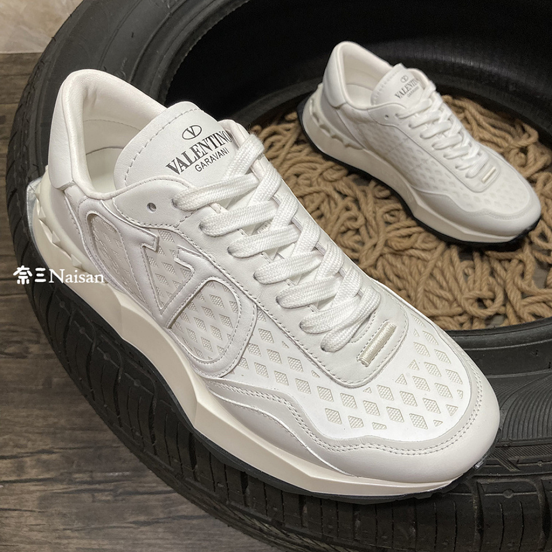 ▶ Valentino Sneakers