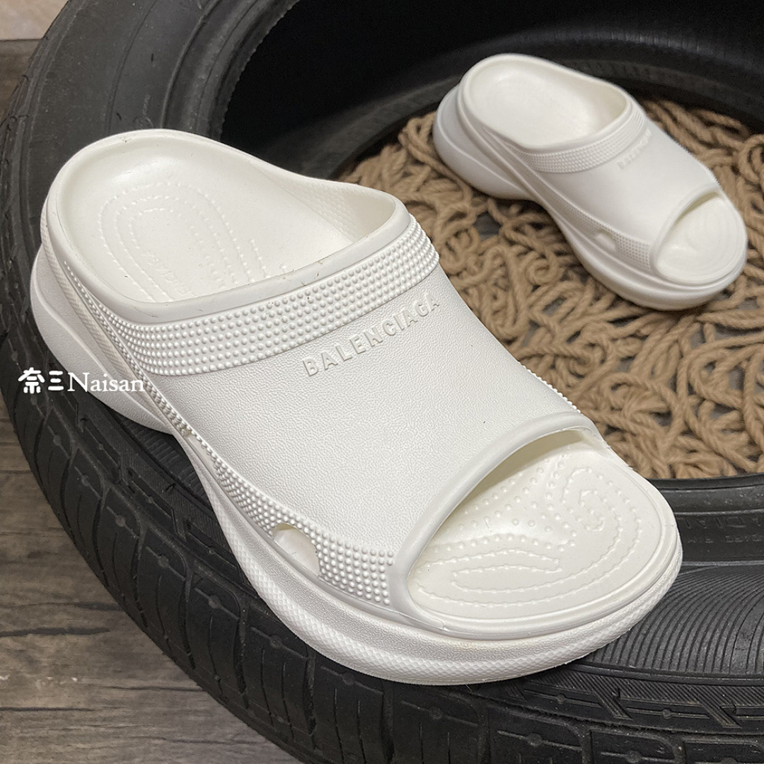 ▶ POOL CROCS™, photo 1