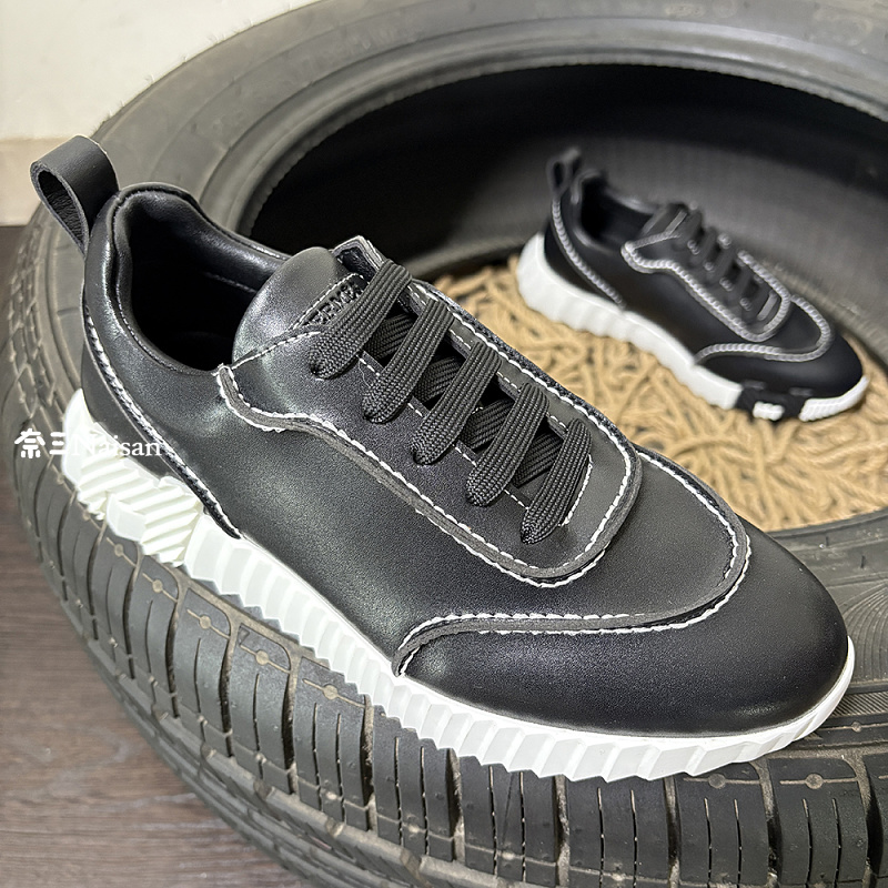 ▶ Bouncing Sneaker, photo 1