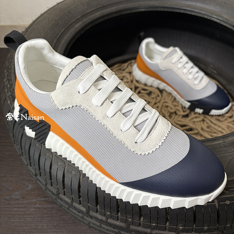▶ Bouncing Sneaker, photo 1