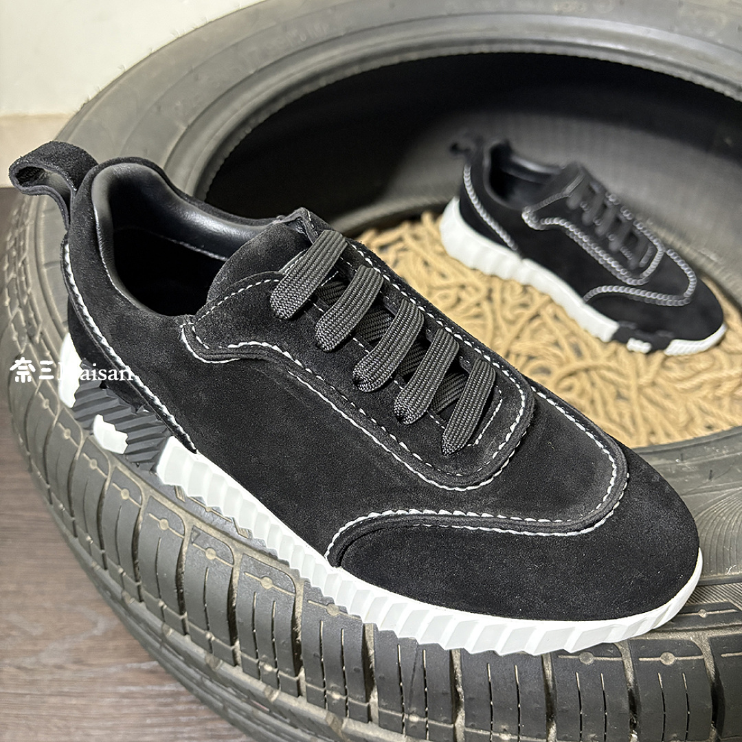 ▶ Bouncing Sneaker, photo 1