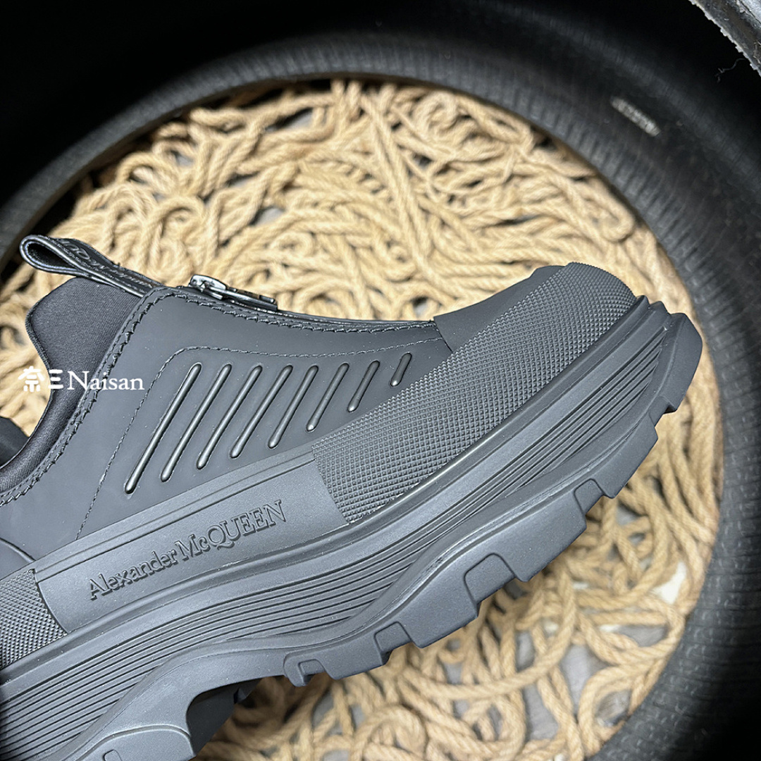 ▶ Alexander McQueen TREAD SLICK Sneaker - Image 13