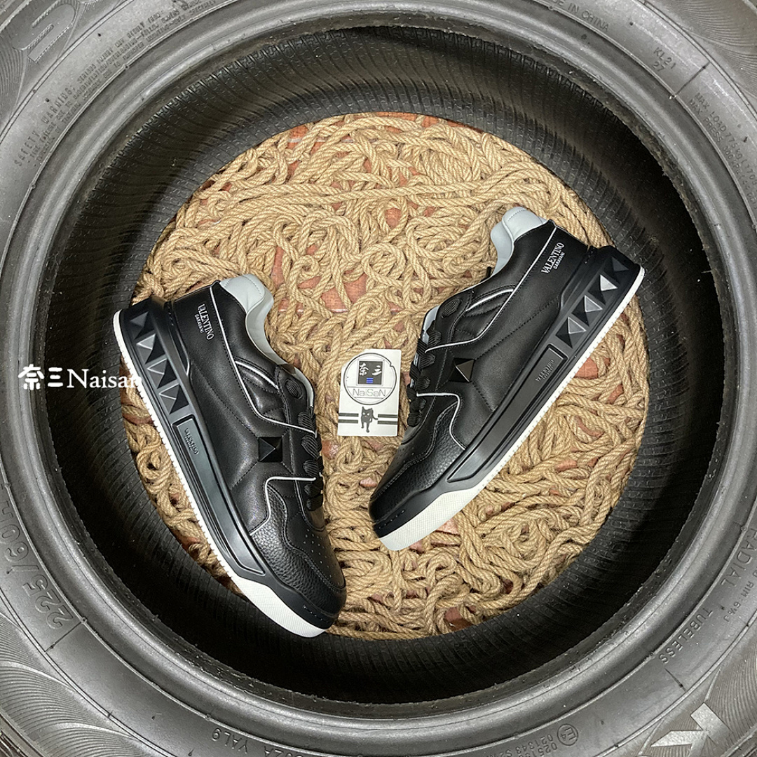 On Running ONE STUD LOW-TOP - Image 3