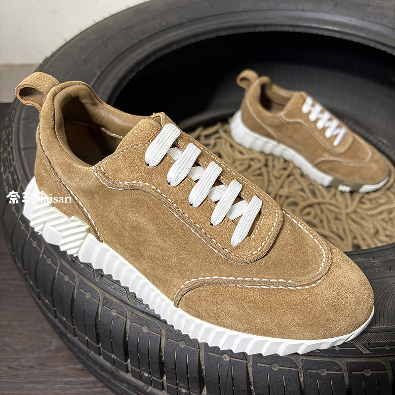▶ Bouncing Sneaker, photo 1