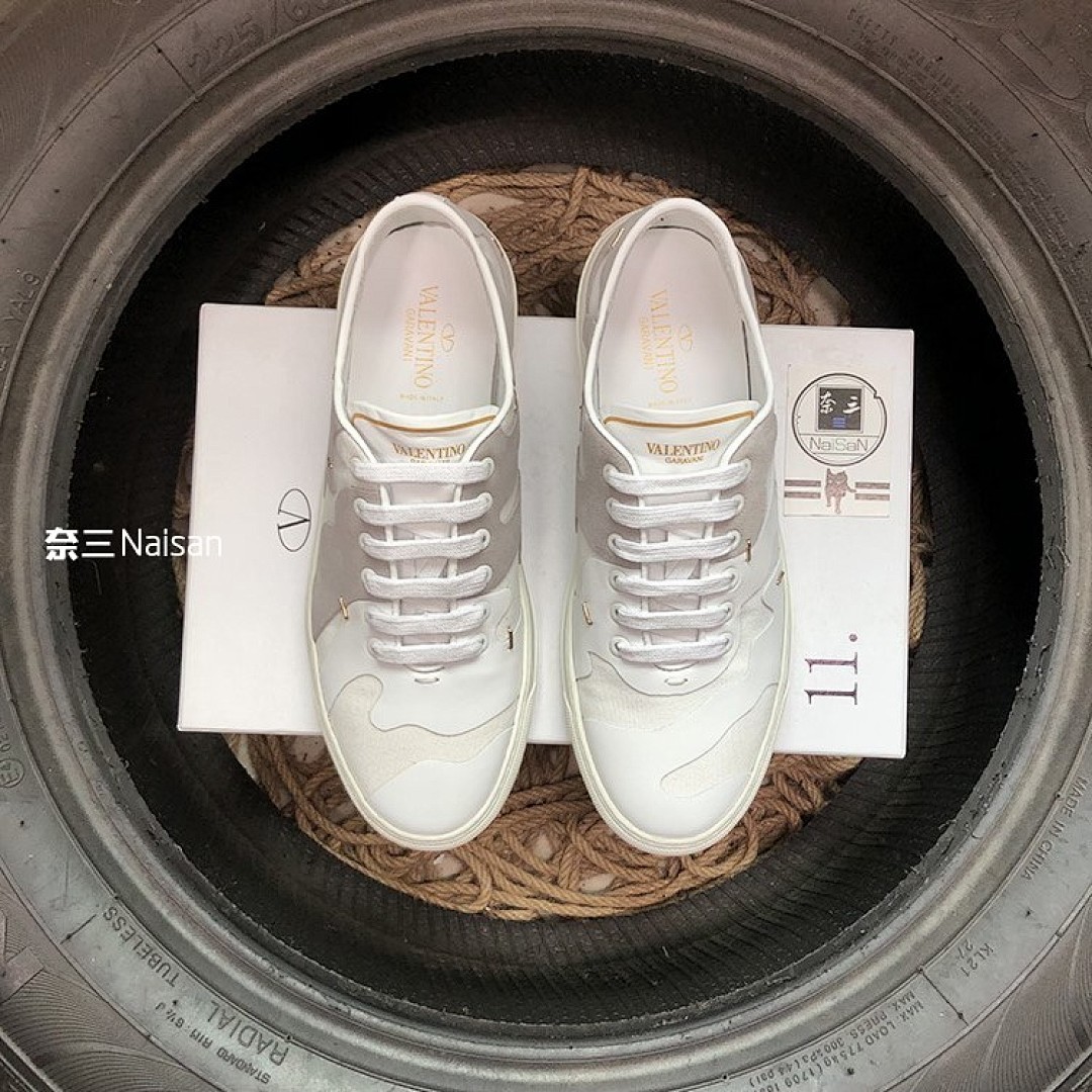 ▶ VT Sneakers - Image 2