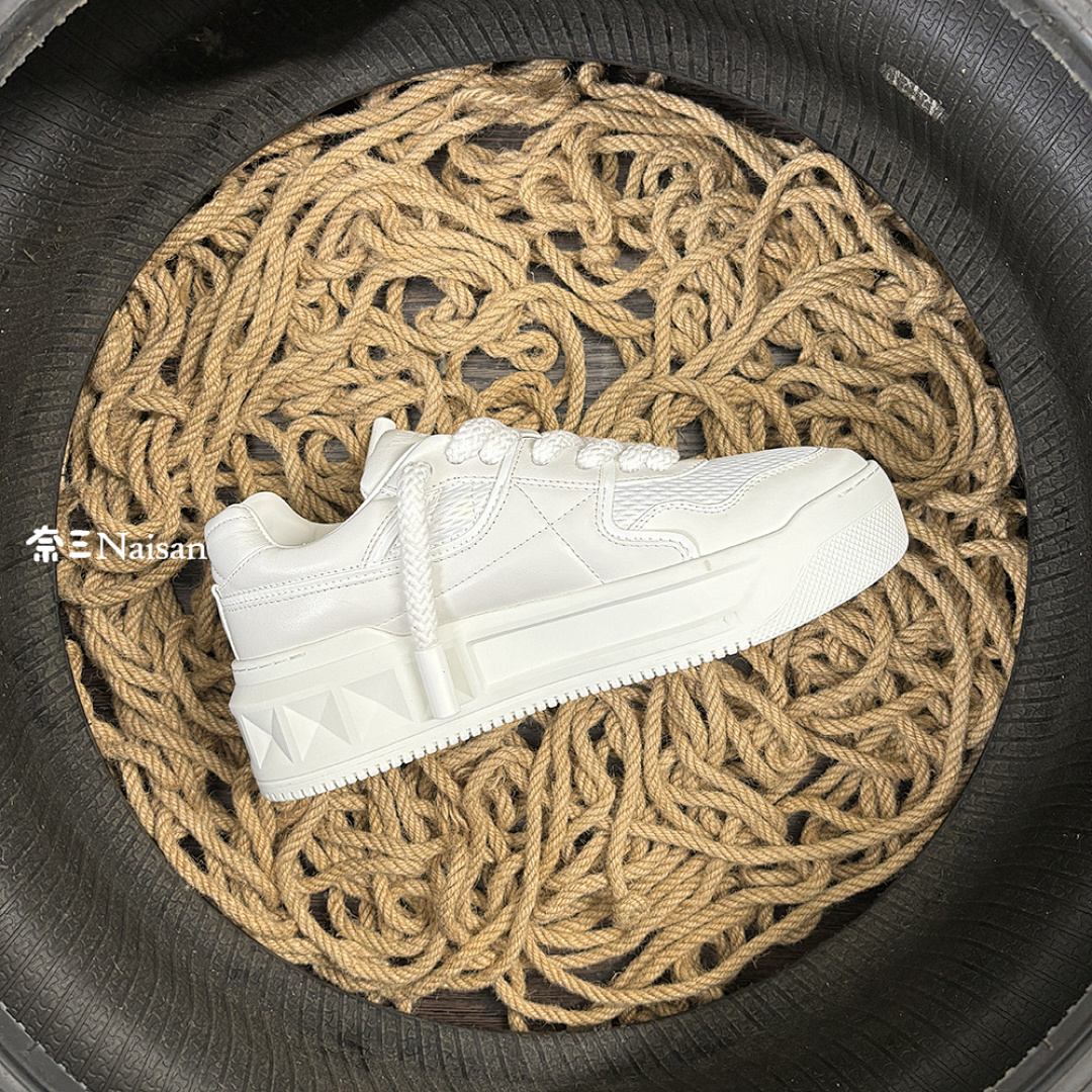 On Running ONE STUD XL NAPPA LEATHER LOW-TOP - Image 12