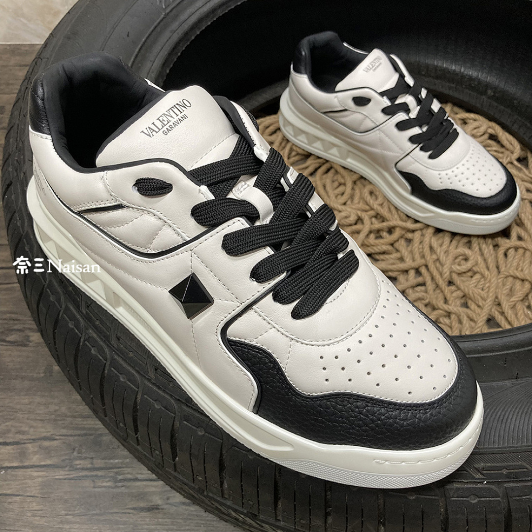 On Running ONE STUD LOW-TOP