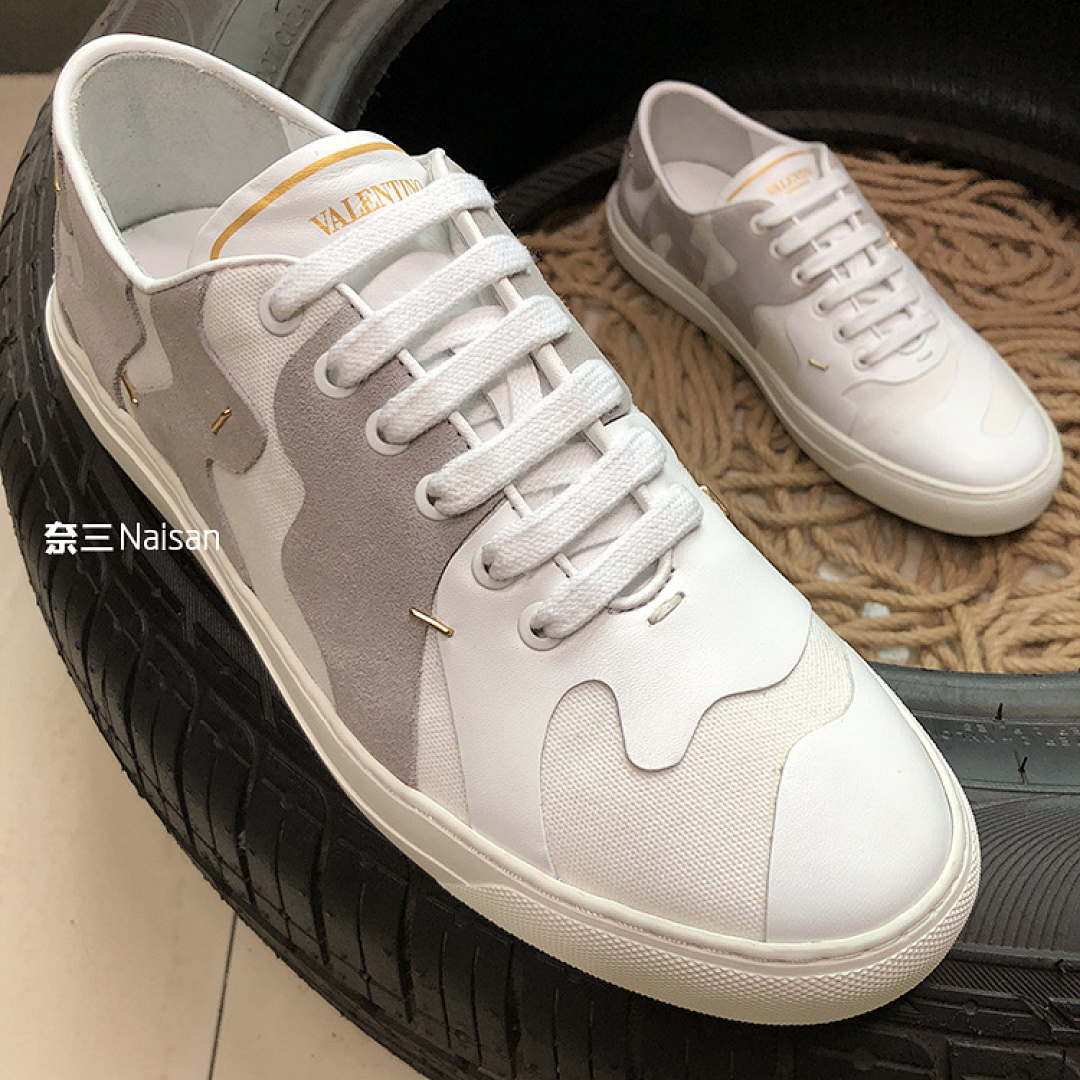 ▶ VT Sneakers