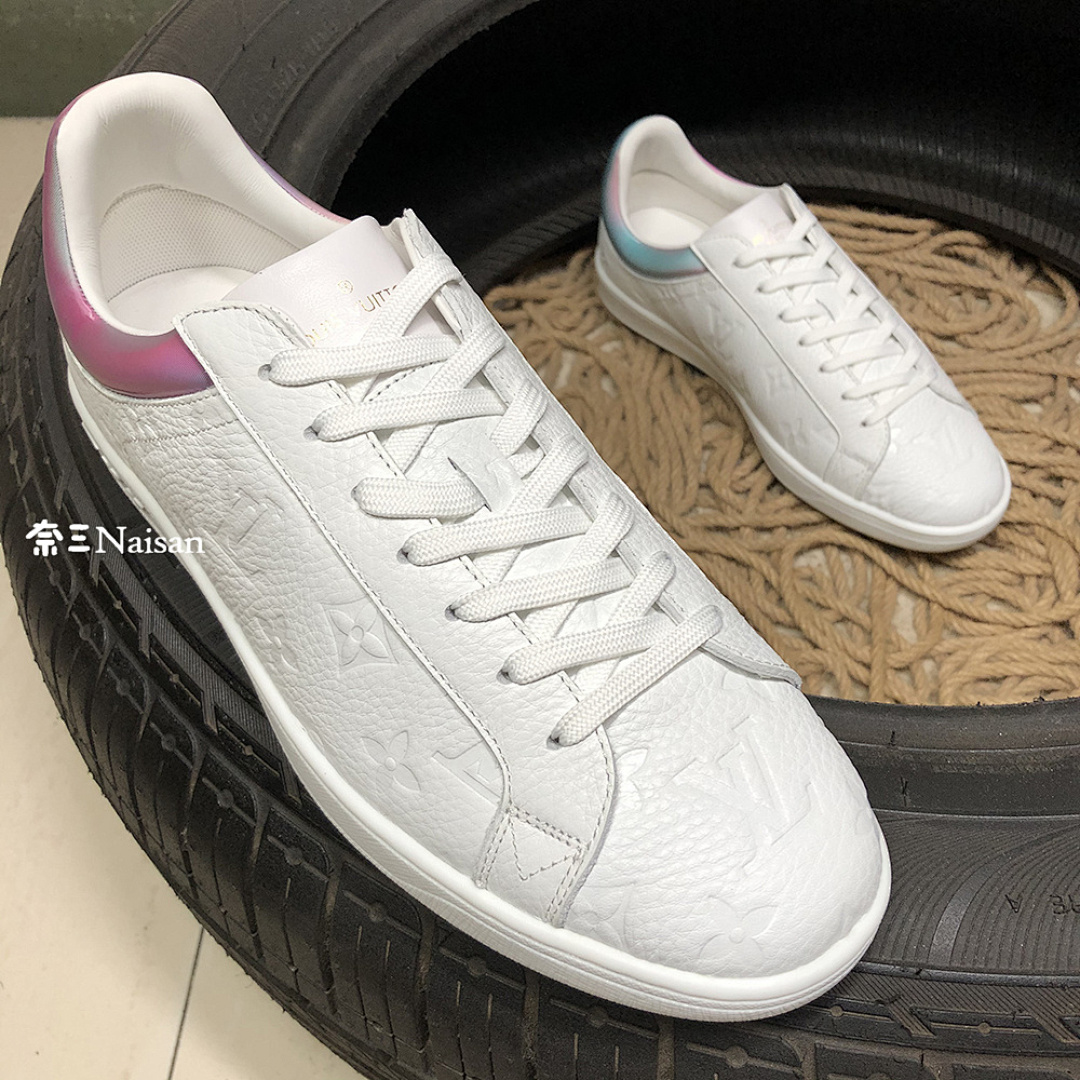 ▶ LUXEMBOURG Sneakers, photo 1