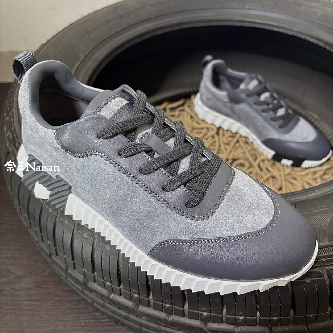 ▶ Bouncing Sneaker, photo 1