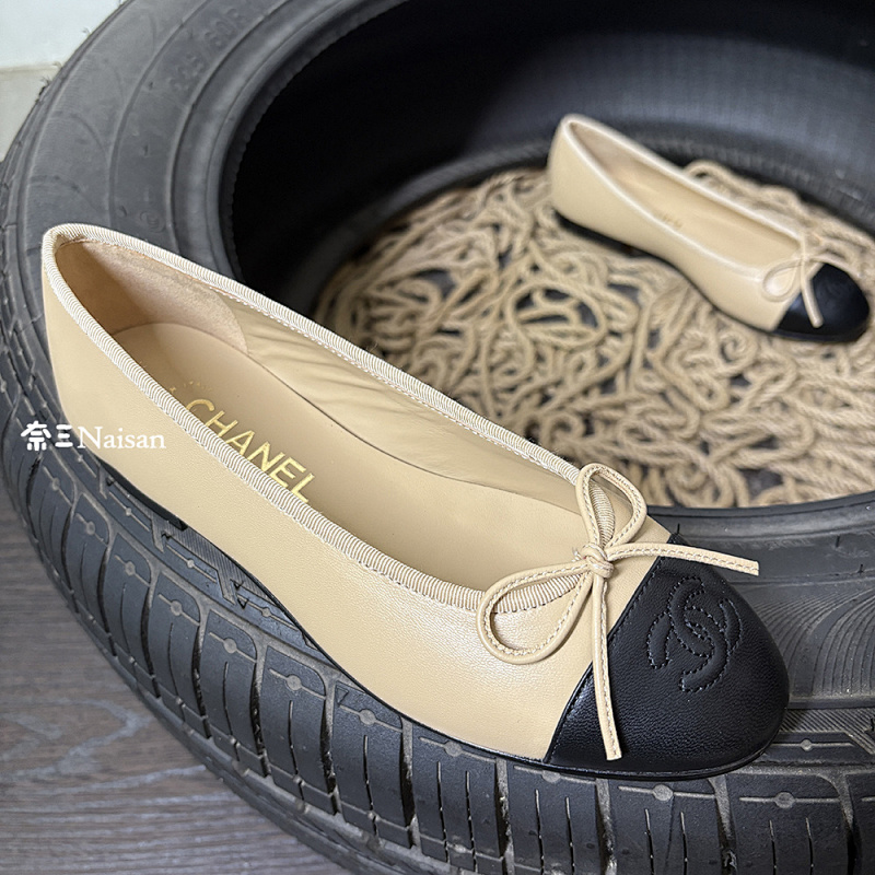 ▶ CHANEL Loafer, photo 1