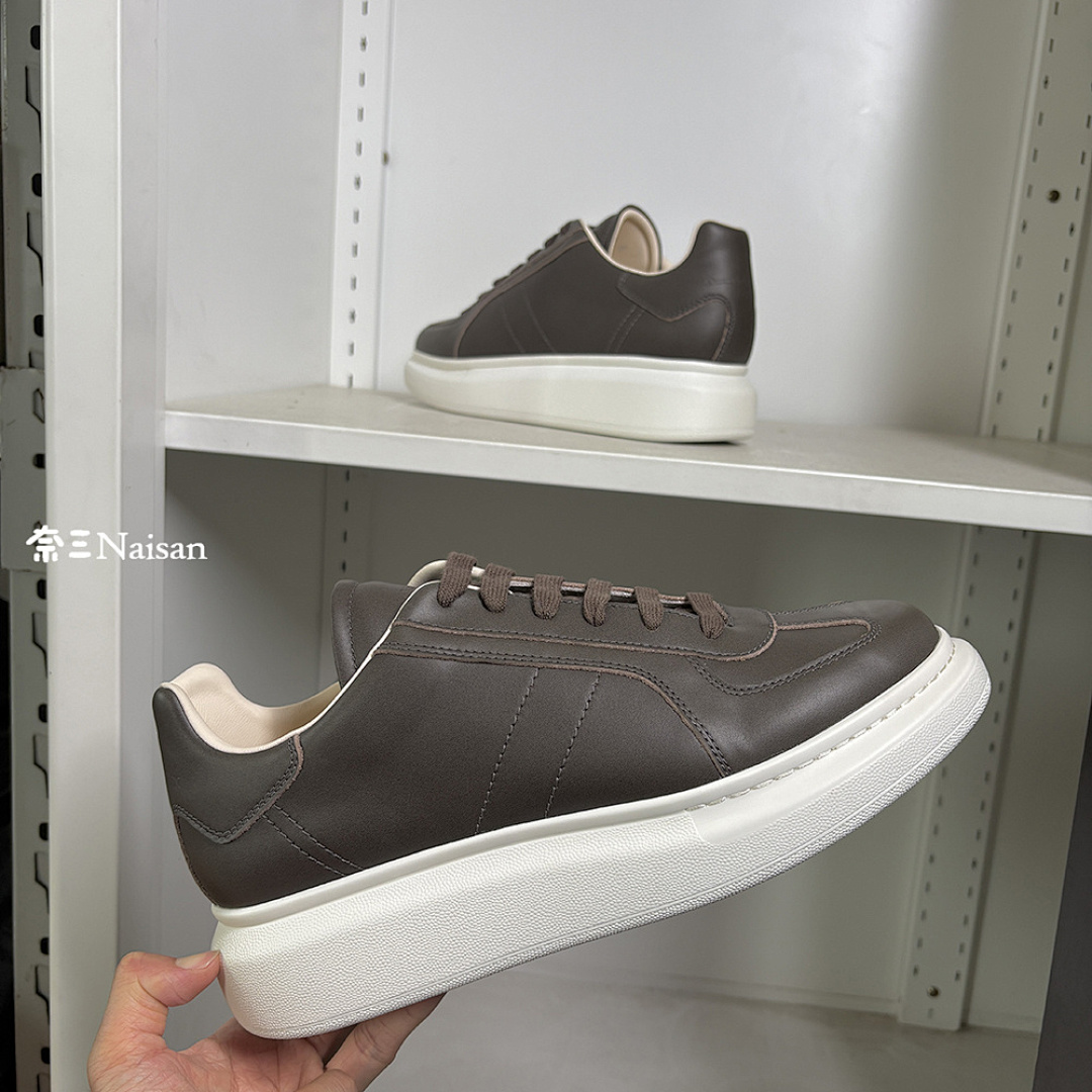 ▶ Alexander McQueen Retro Sneaker - Image 18