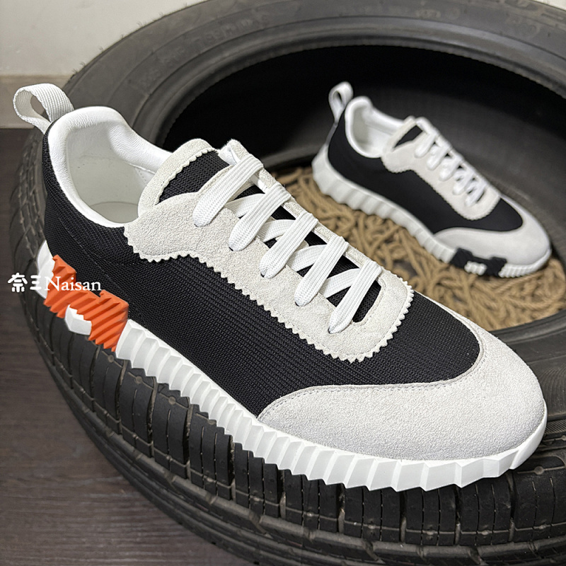 ▶ Bouncing Sneaker, photo 1