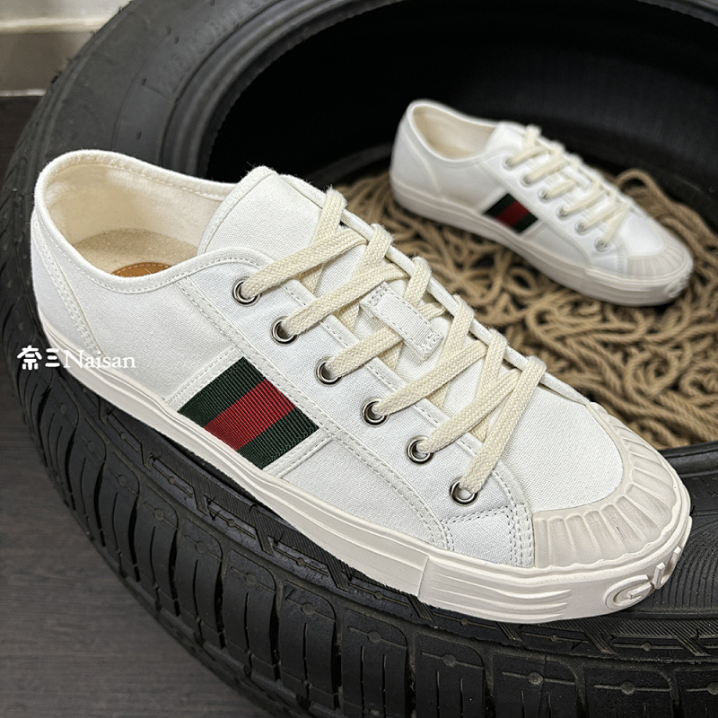 ▶ Sneaker With Web, photo 1