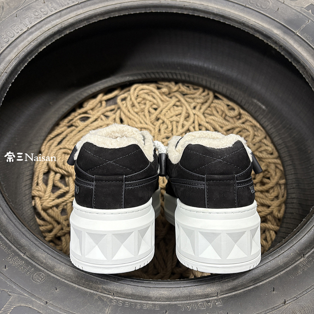 On Running One Stud Xl Low-Top Sneaker - Image 9