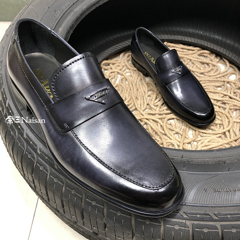 ▶ Prada Loafers, photo 1
