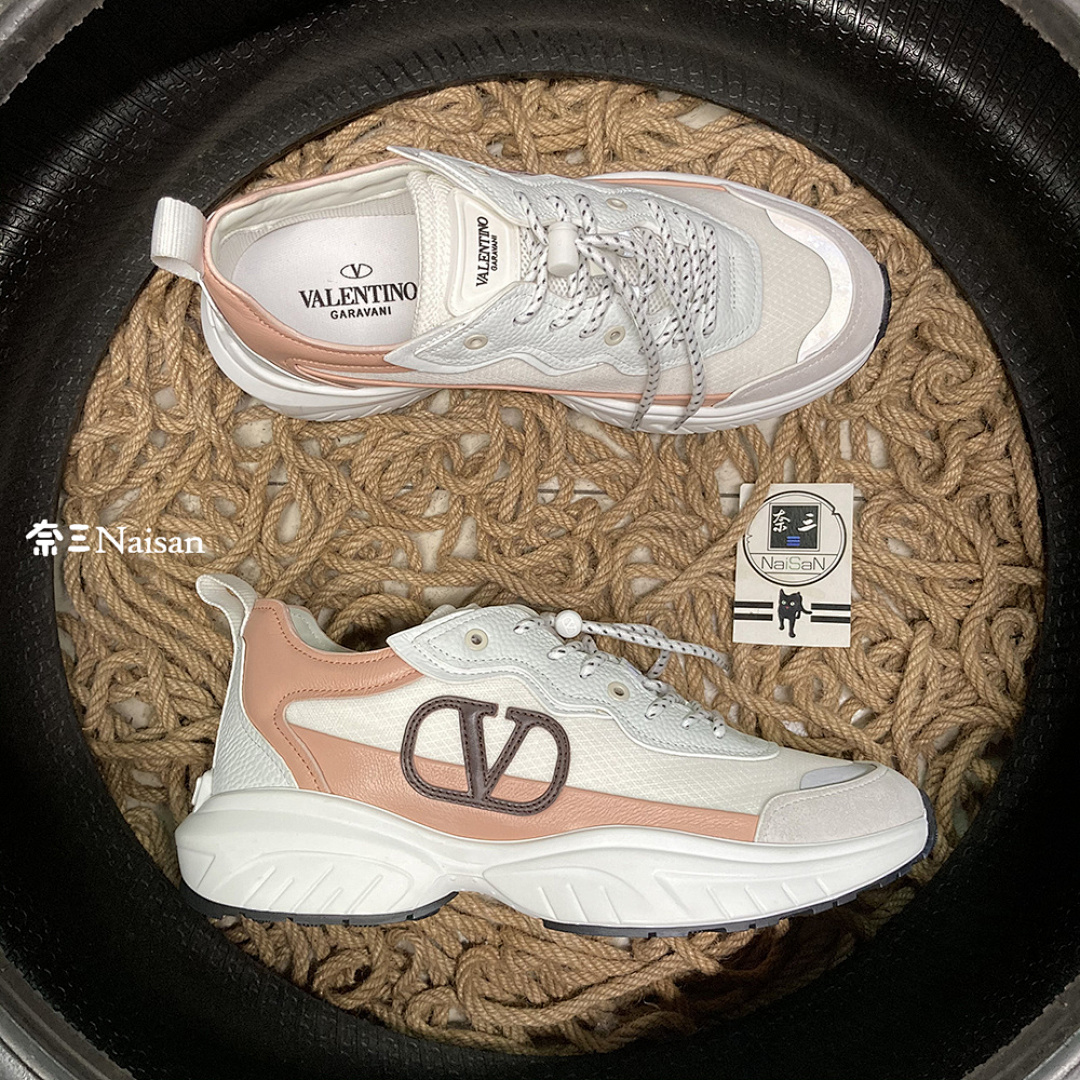 ▶ VT Sneakers - Image 4