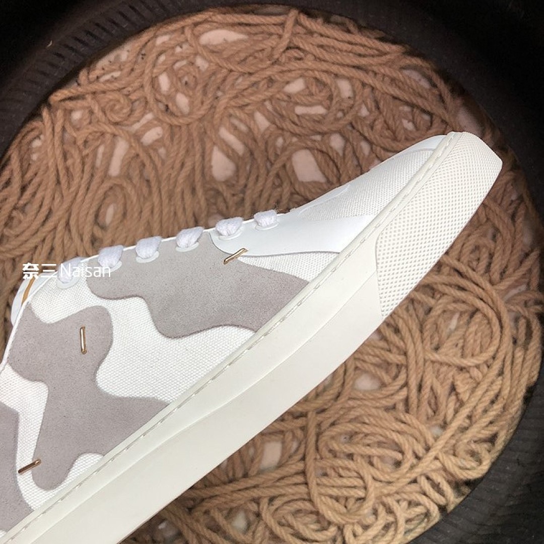 ▶ VT Sneakers - Image 12