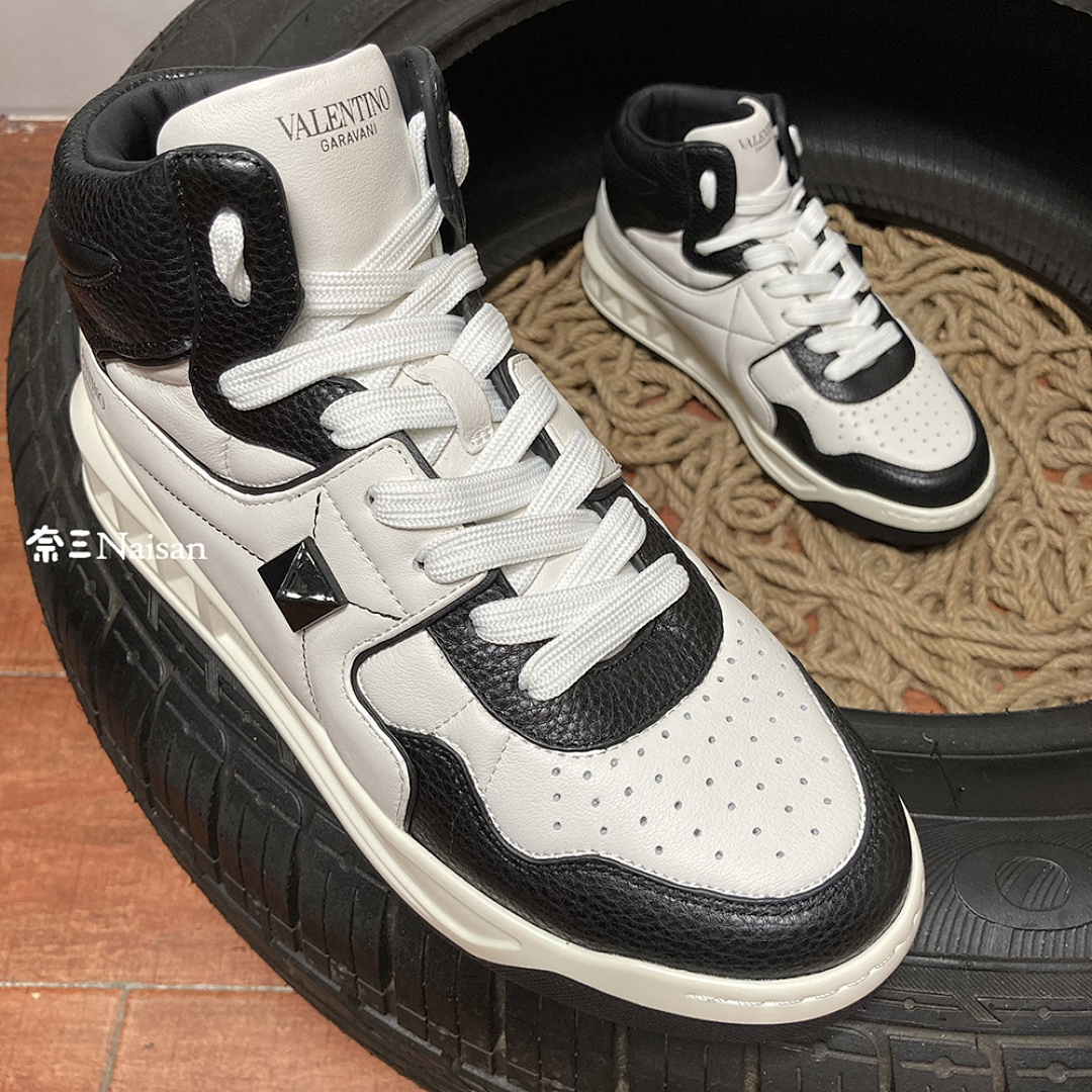 On Running ONE STUD MID-TOP