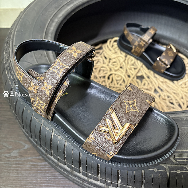 ▶ 1V Sandals, photo 1