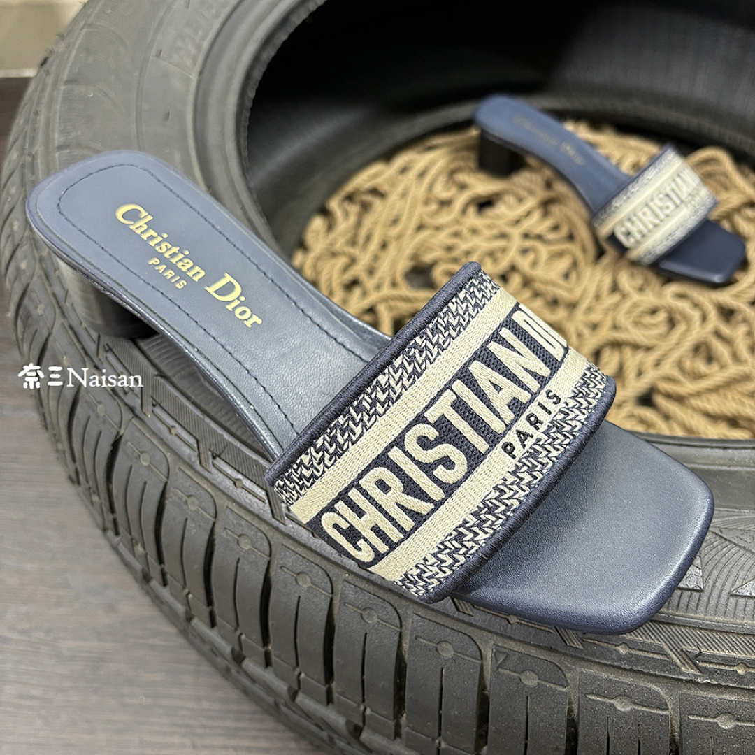 ▶ Dway Heeled Slide, photo 1