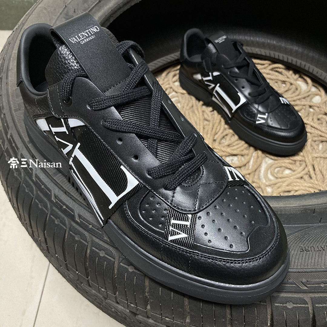 ▶ VL7N SNEAKER
