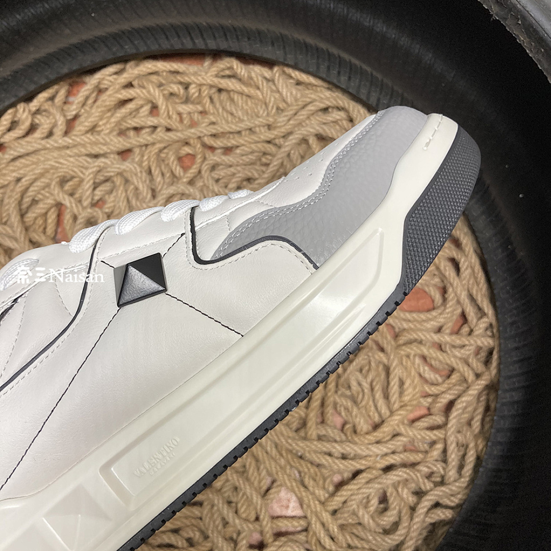 On Running ONE STUD LOW-TOP - Image 12