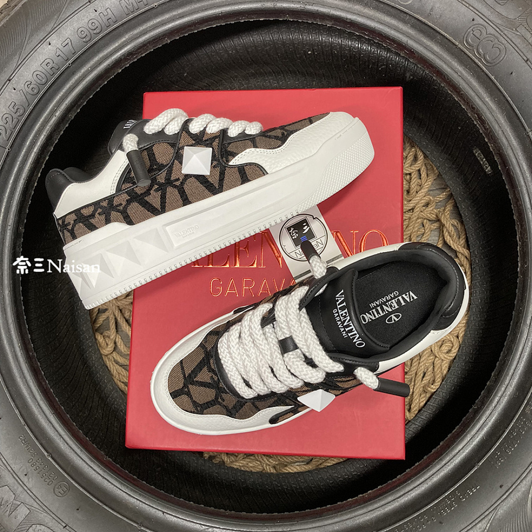 On Running ONE STUD XL NAPPA LEATHER LOW-TOP - Image 2