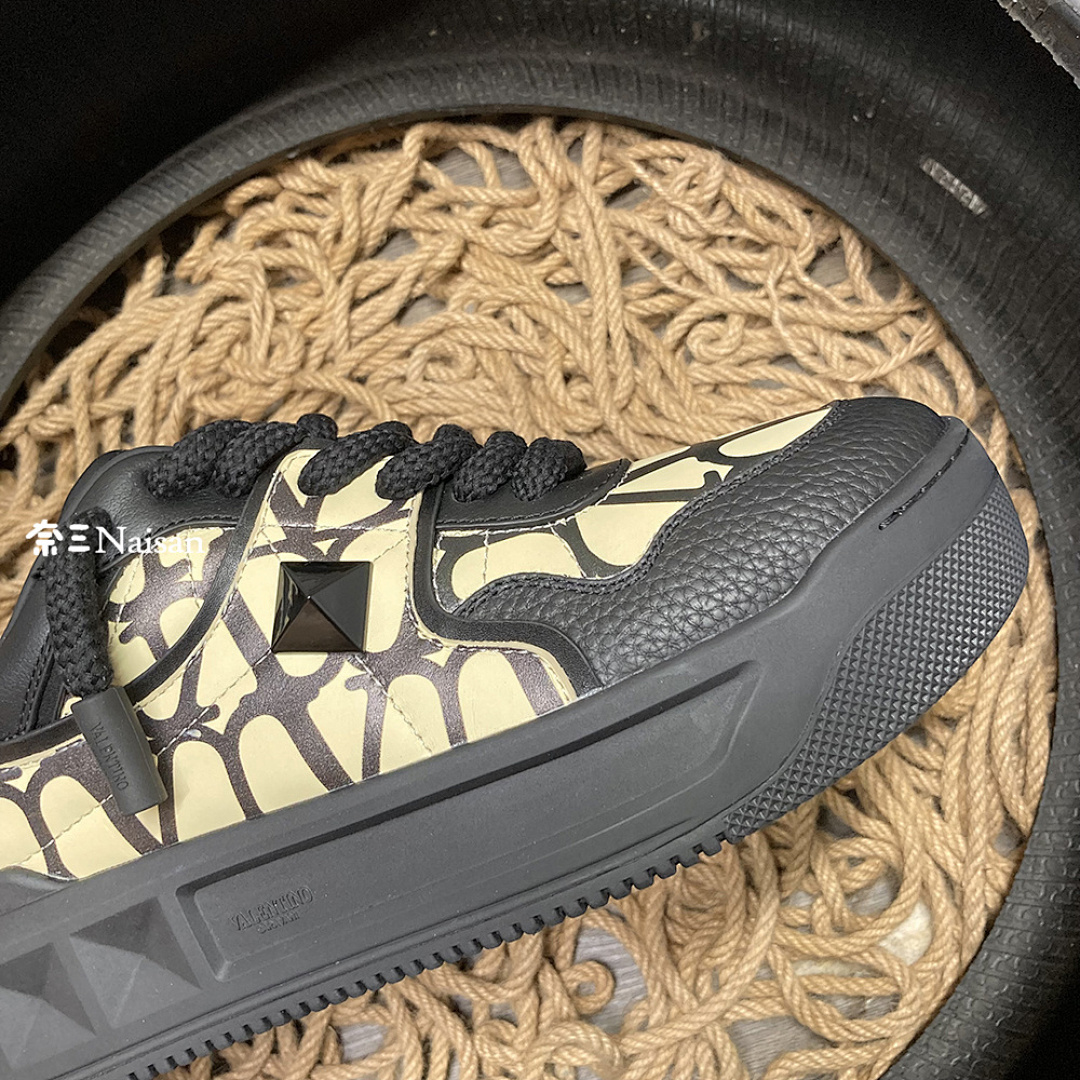 On Running ONE STUD XL NAPPA LEATHER LOW-TOP - Image 12