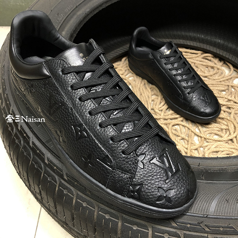 ▶ LUXEMBOURG Sneakers, photo 1