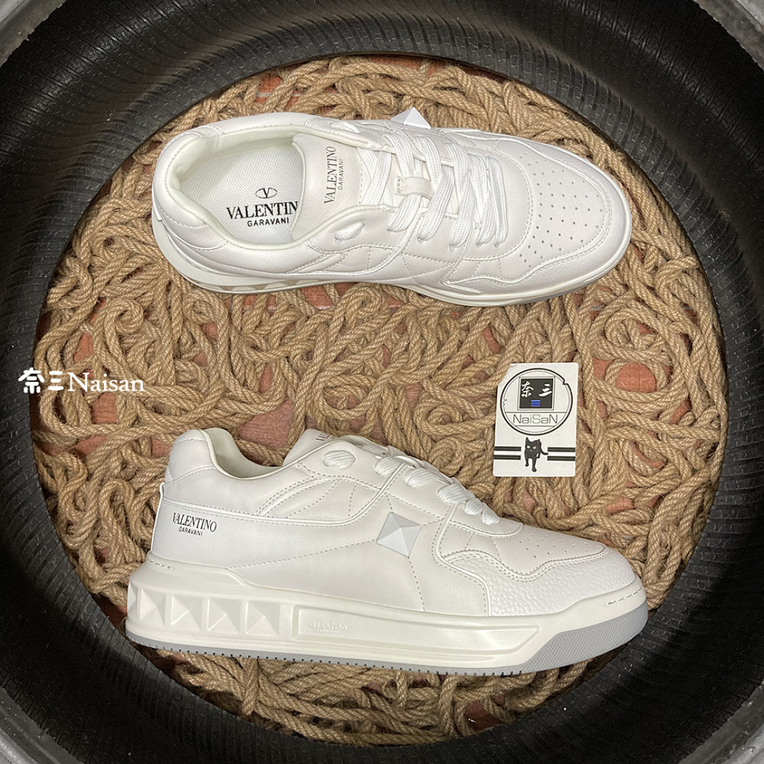 On Running ONE STUD LOW-TOP - Image 4
