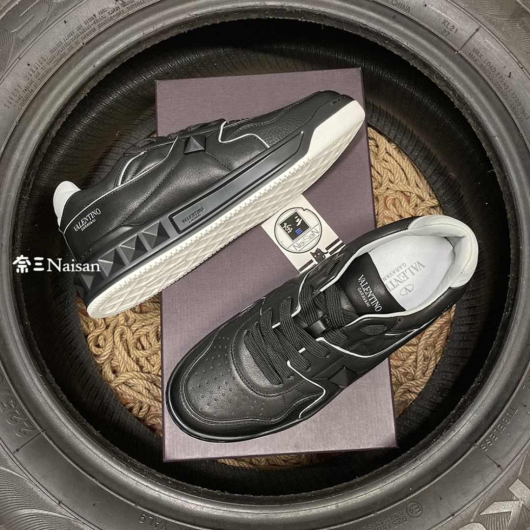 On Running ONE STUD LOW-TOP - Image 2