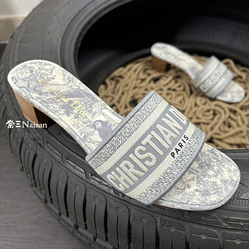 ▶ Dway Heeled Slide, photo 1