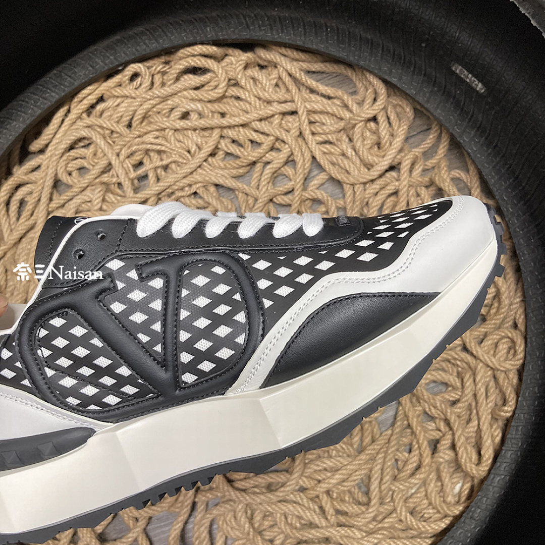 ▶ Valentino Sneakers - Image 12