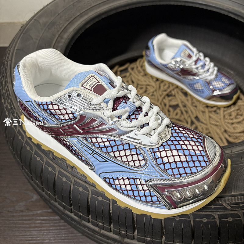 ▶ Orbit Sneaker, photo 1