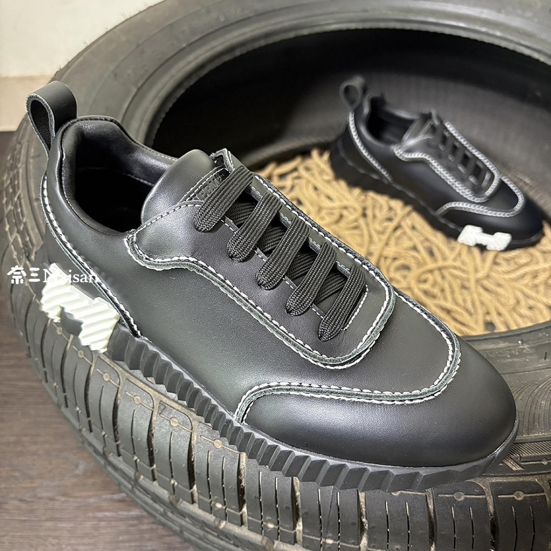 ▶ Bouncing Sneaker, photo 1