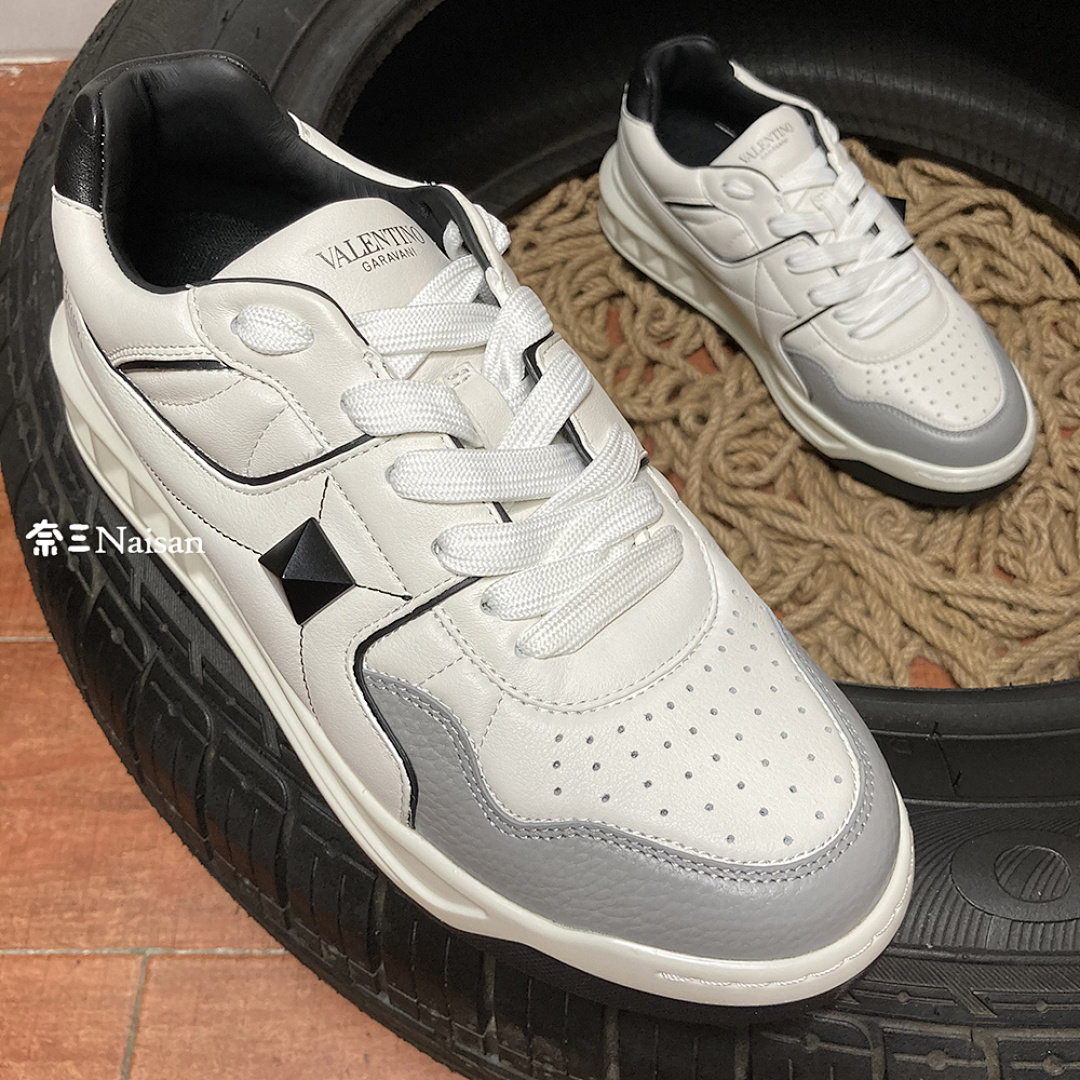 On Running ONE STUD LOW-TOP
