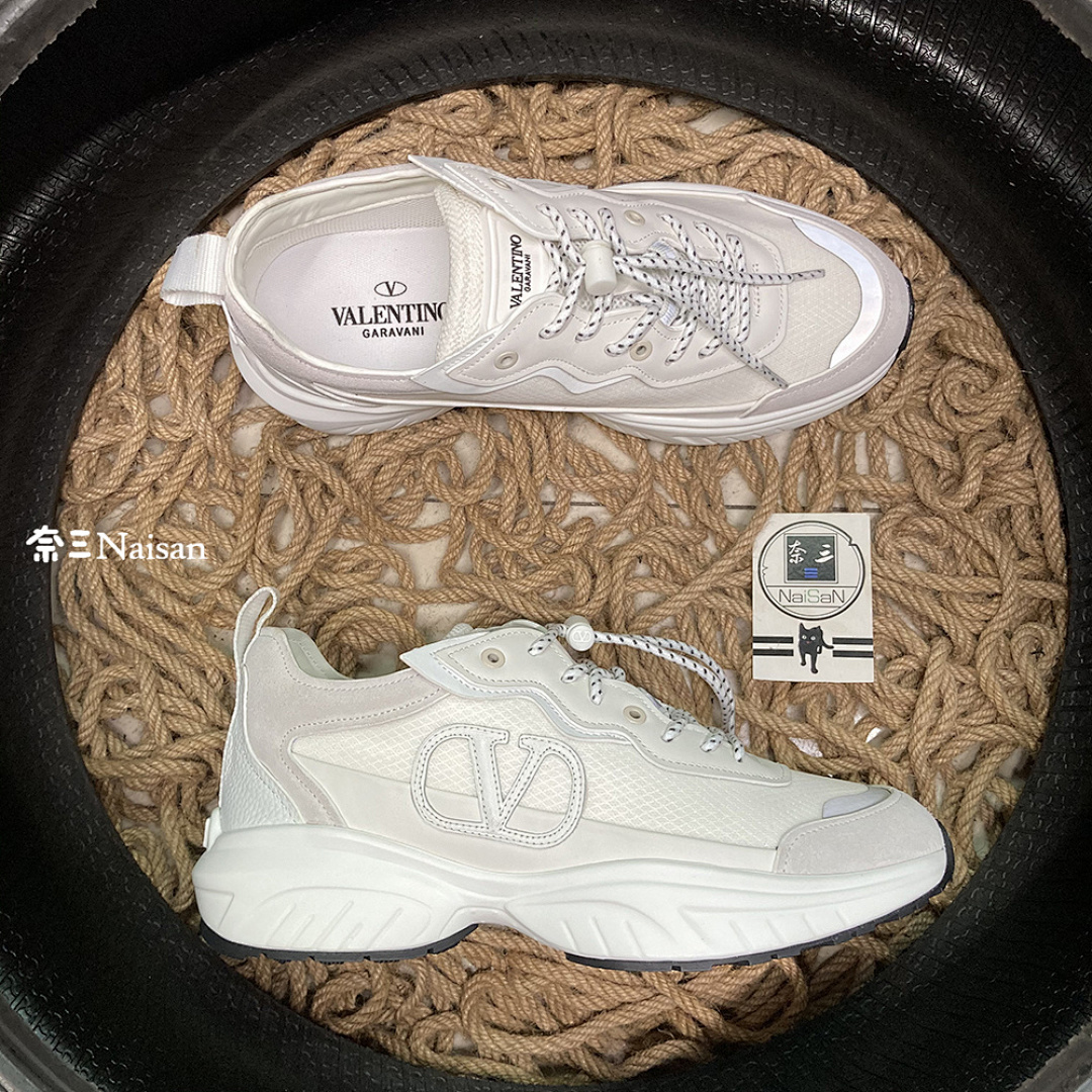 ▶ VT Sneakers - Image 4