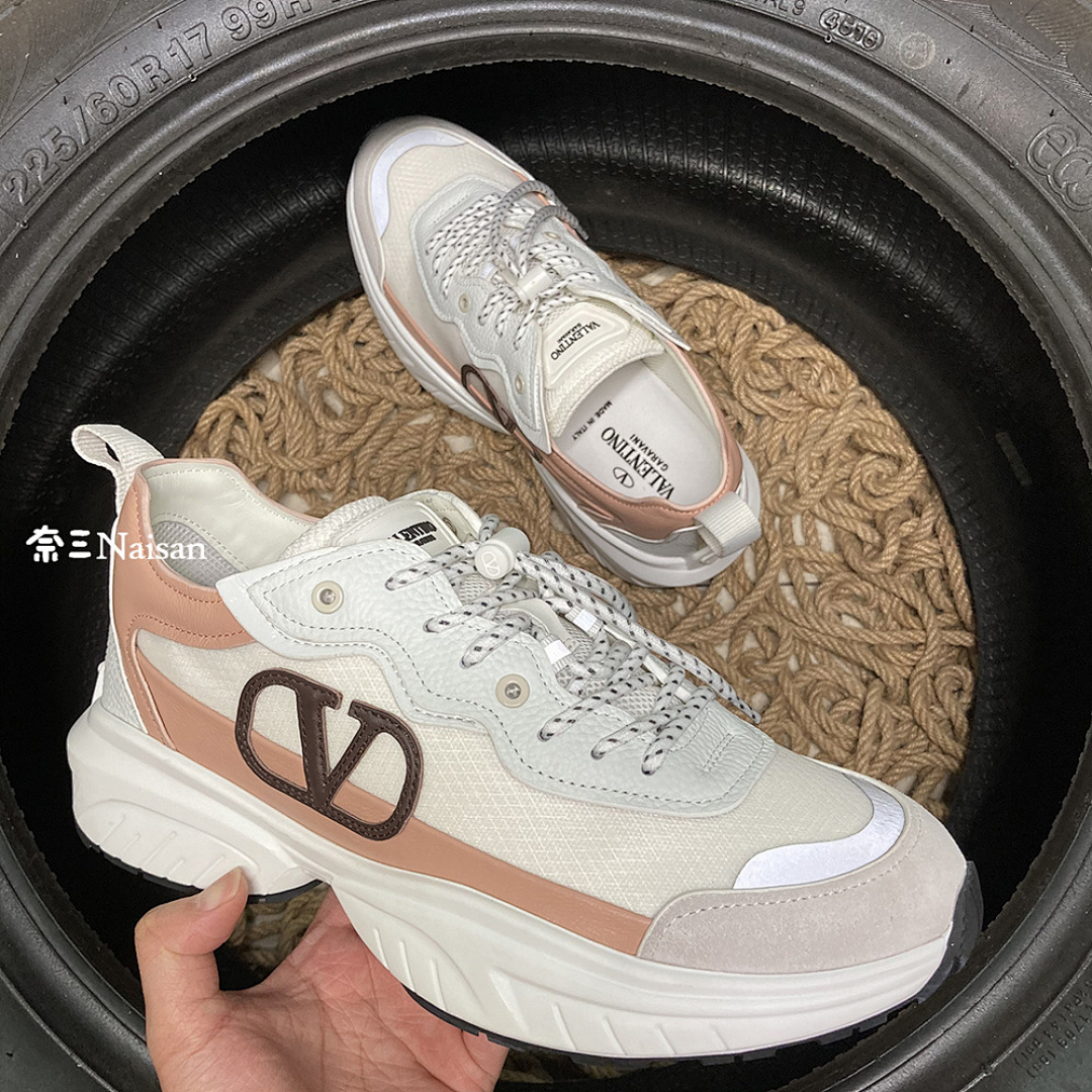 ▶ VT Sneakers - Image 9
